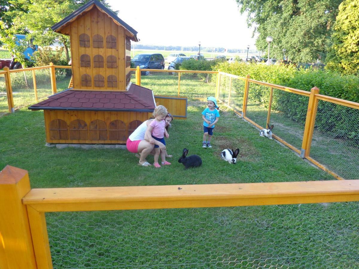 Tourist Farm Salamun Villa บานอฟซี ภายนอก รูปภาพ